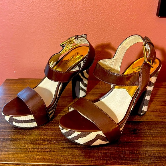 MICHAEL KORS IVANA SANDAL WOMENS PLATFORM TIGER STRAPPY HEELS OPEN TOE SHOES - Picture 1 of 8
